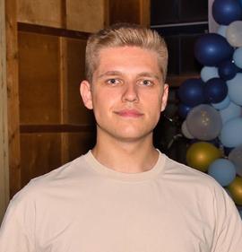 Portrait photo of Joel Friesecke