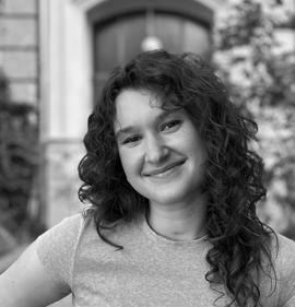 Portrait photo of Hannah Rudischer